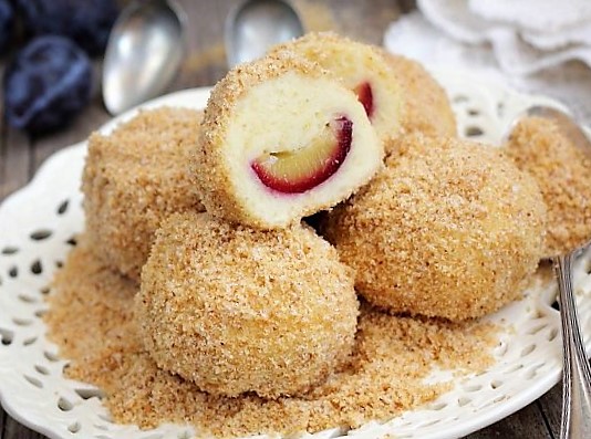 Plum dumplings